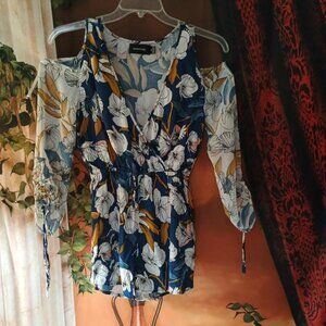EUC: MINKPINK Sze. XS Multicolor Pacifico Floral Cold Shoulder Romper